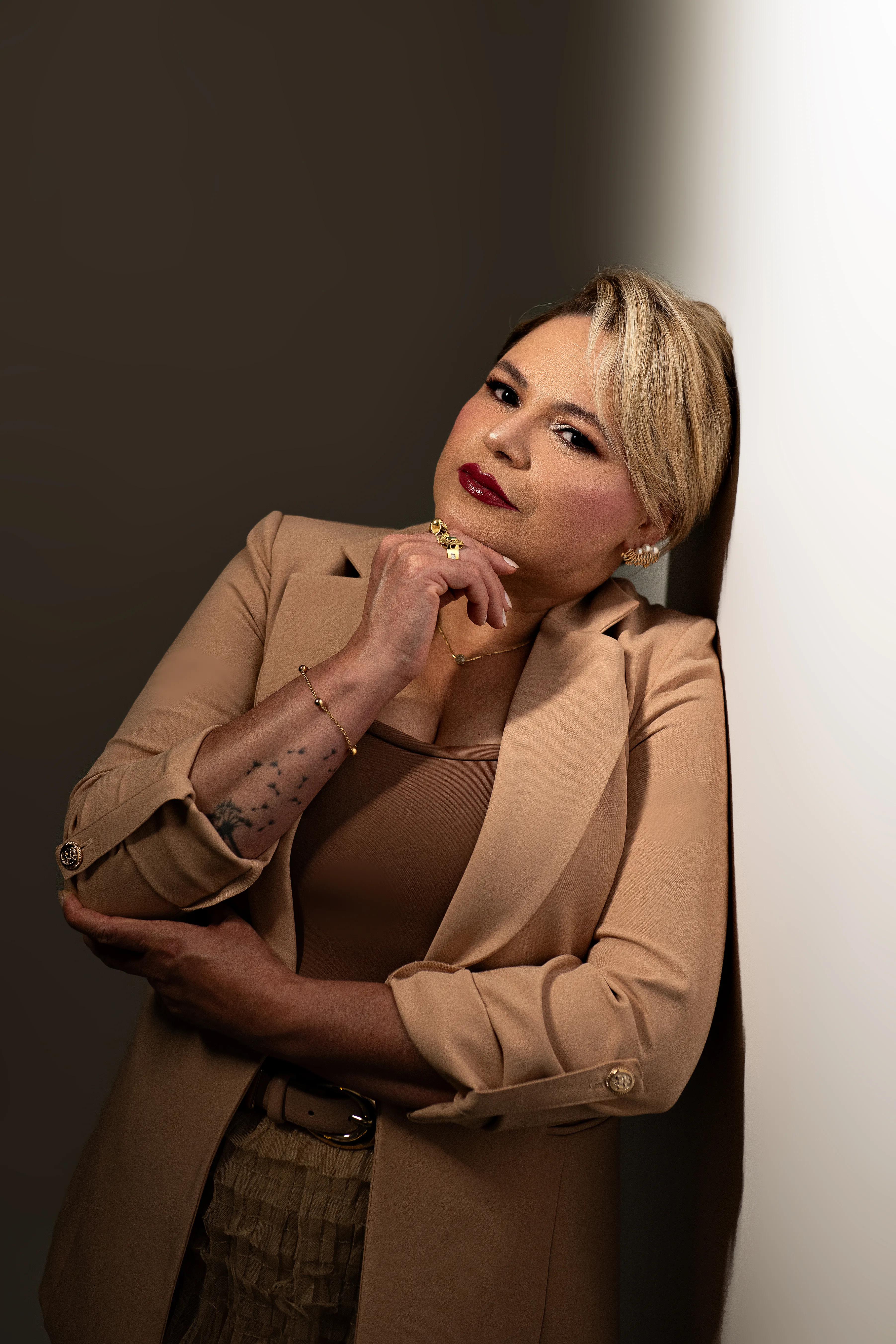 Sara de Paula em sessão de tratamento estético